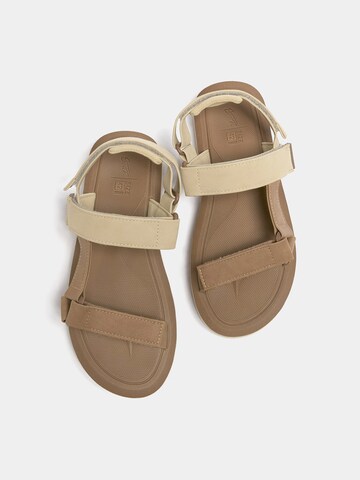 Sandales Pull&Bear en beige