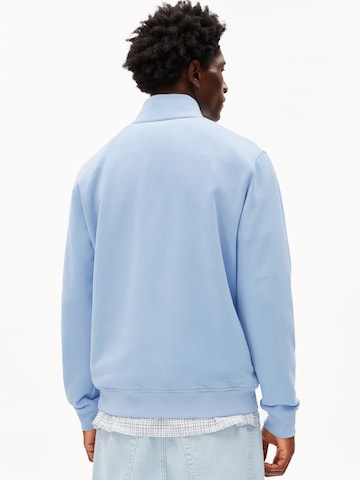 ARMEDANGELS Sweatshirt 'WAARLO' in Blauw