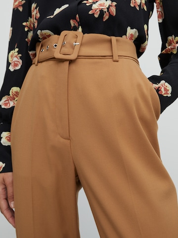 EDITED Tapered Trousers with creases 'Barbara' in Beige