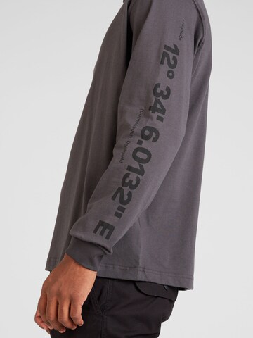 T-Shirt 'Karl' MADS NORGAARD COPENHAGEN en gris