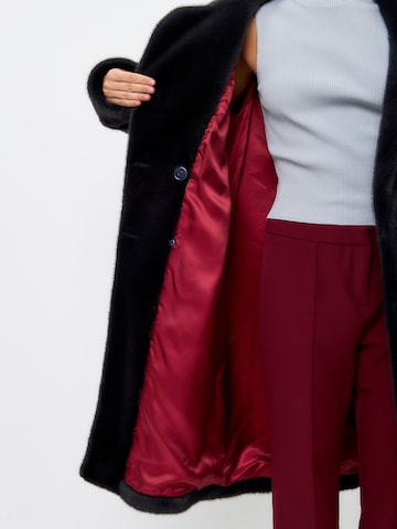 CESARE GASPARI Winter coat in Black