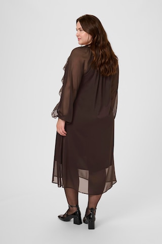 KAFFE CURVE Oversized dress in Brown