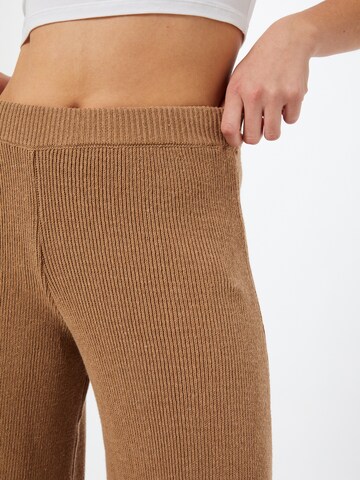 Wide leg Pantaloni di NU-IN in marrone