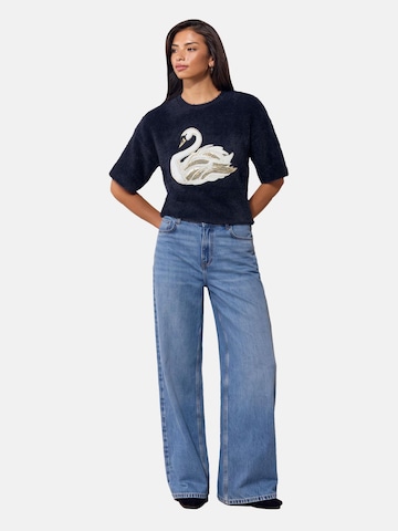 Pull-over 'Christmas Fluffy' Lipsy en bleu : devant