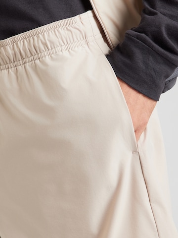 On regular Sportsbukser '5" Core' i beige