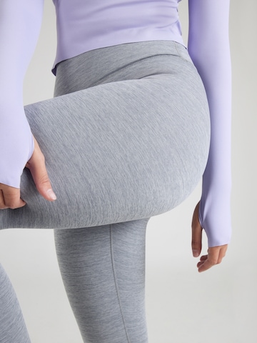NIKE Skinny Sportbroek 'ONE' in Grijs