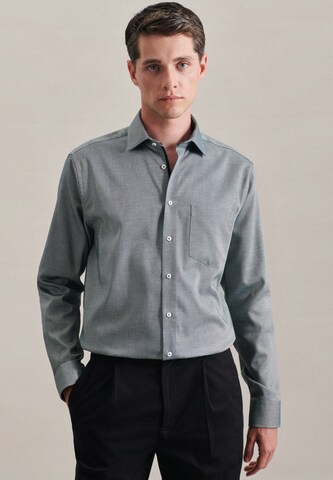 Coupe regular Chemise SEIDENSTICKER en gris : devant