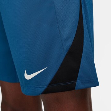 NIKE Loosefit Sportshorts 'Strike' in Blau