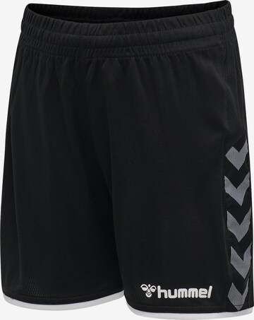 Hummel Regular Shorts in Schwarz: predná strana