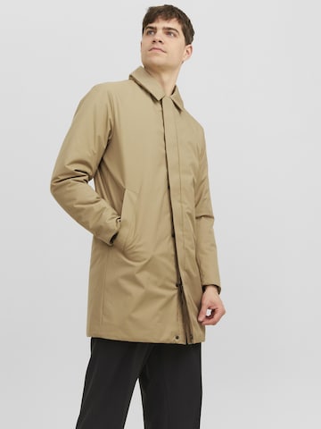 Manteau mi-saison 'Mac' JACK & JONES en marron : devant