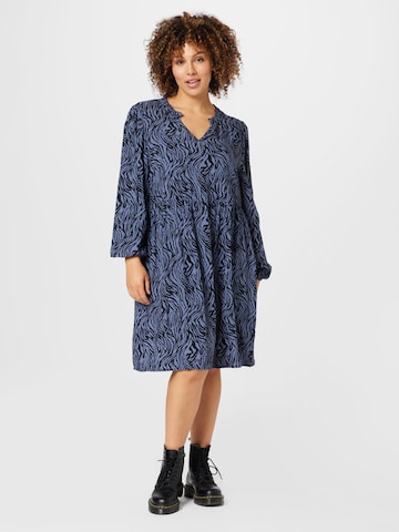 Robe 'Jillian' ABOUT YOU Curvy en bleu : devant