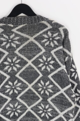 UNBEKANNT Sweater & Cardigan in L in Grey