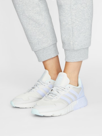 Baskets basses 'ZX 1K Boost' ADIDAS ORIGINALS en gris : devant