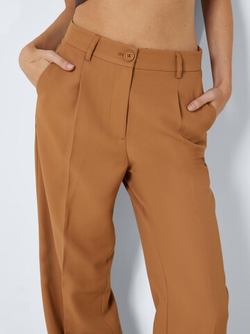Noisy may Loose fit Pleat-front trousers 'Drewie' in Brown