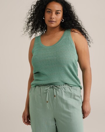 WE Fashion Top in Green: front