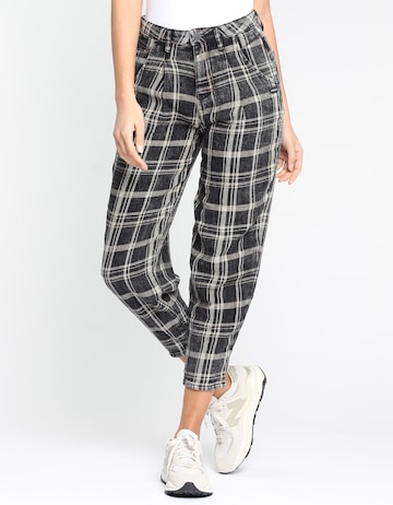 Gang Tapered Pleat-Front Pants 'Silvia' in Black: front