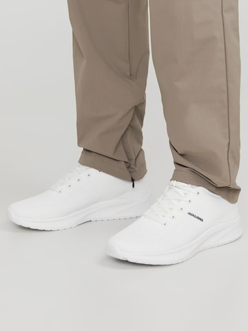 Baskets basses 'JFWCroxley' JACK & JONES en blanc : devant