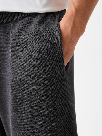 Bershka Loosefit Shorts in Schwarz