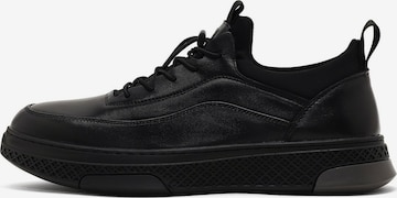 Chaussure de sport à lacets Derimod en noir : devant