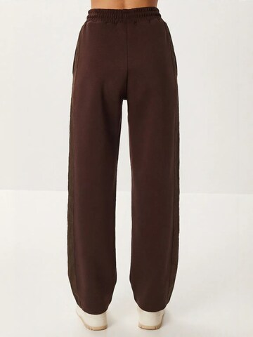 Completo pantalone di Happiness İstanbul in marrone