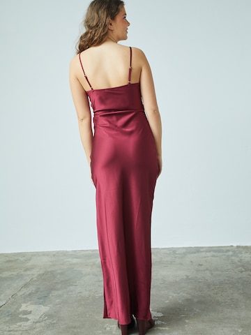 Robe de soirée 'N.ERO' SISTERS POINT en rouge