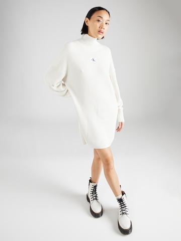 Calvin Klein Jeans Kootud kleit, värv valge: eest vaates