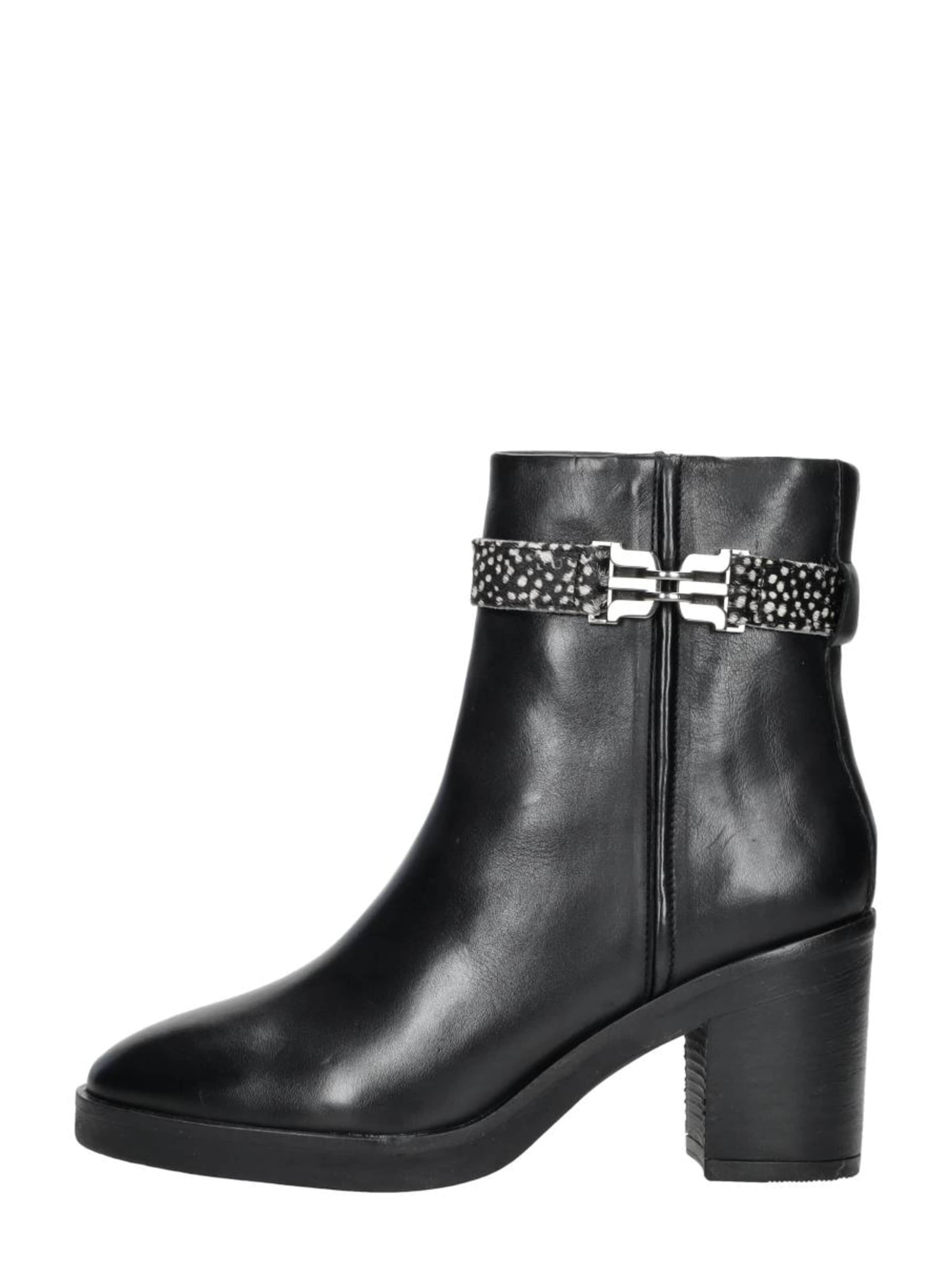 MARUTI Boots 'Vivien' in Black: front
