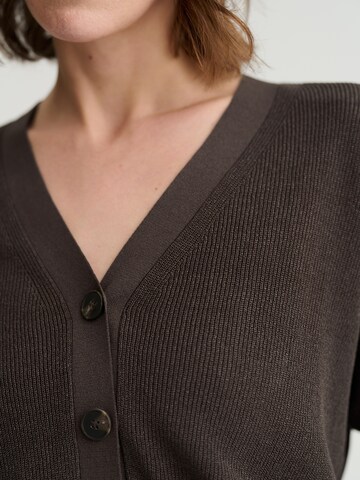 Pull-over 'Sewerela' TATUUM en marron