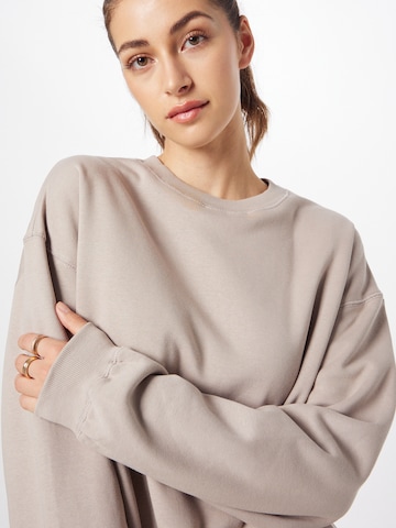 WEEKDAY - Sweatshirt 'Essence Standard' em castanho