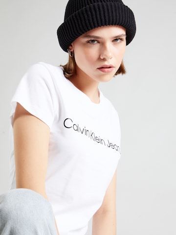 Tricou de la Calvin Klein Jeans pe roșu