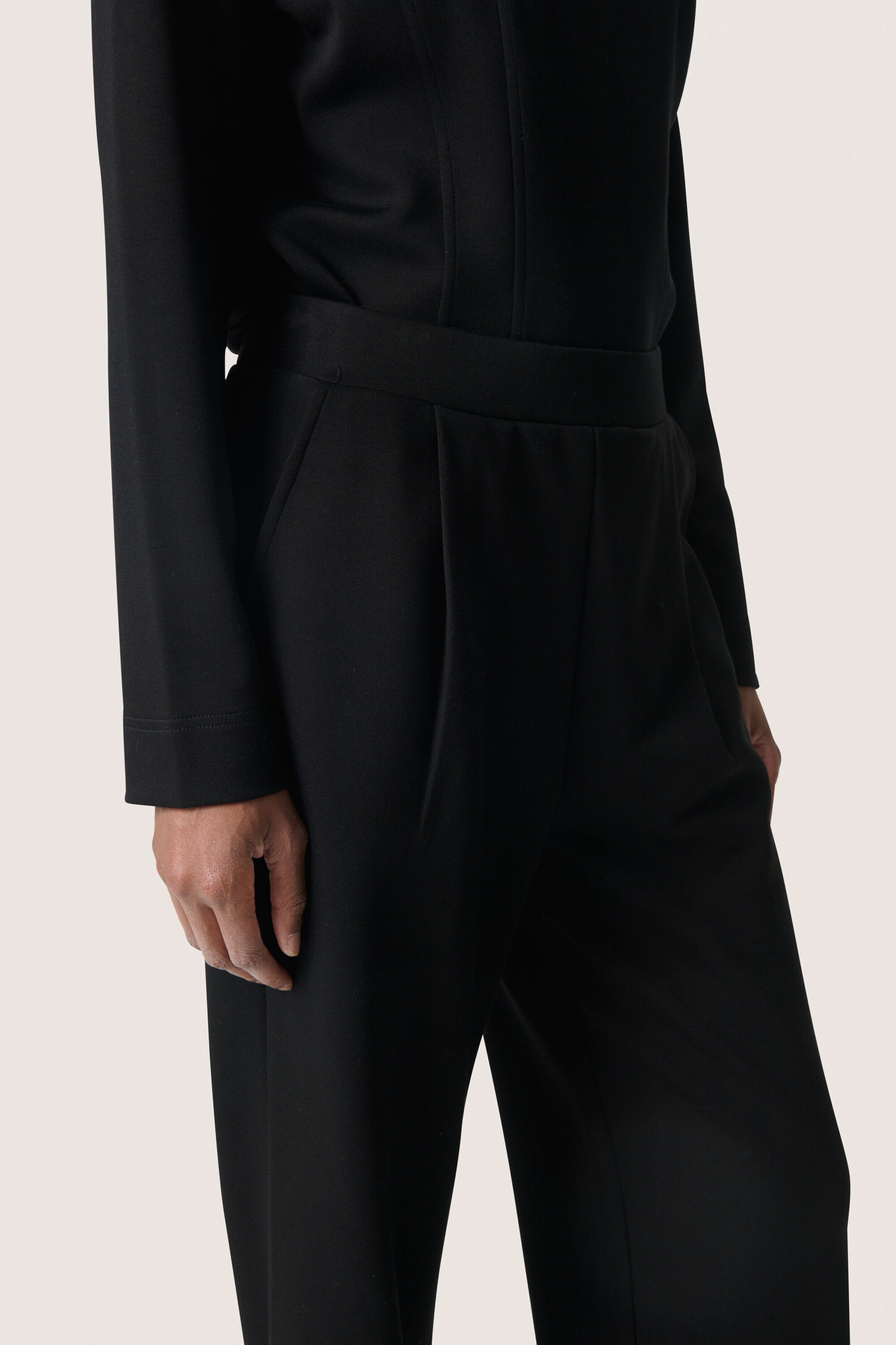 SOAKED IN LUXURY Wide leg Trousers in Black