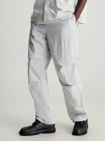 Calvin Klein Jeans Regular Broek in Grijs: voorkant