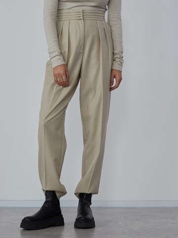 LeGer by Lena Gercke Regular Bandplooibroek 'Sienna' in Beige: voorkant