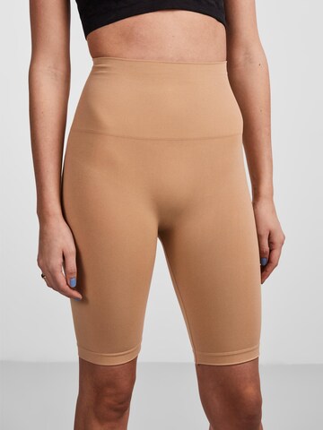 Slimfit Pantaloni modelatori 'IMAGINE' de la PIECES pe bej: față