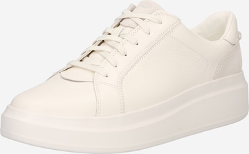 Baskets basses 'Scape' UGG en blanc : devant