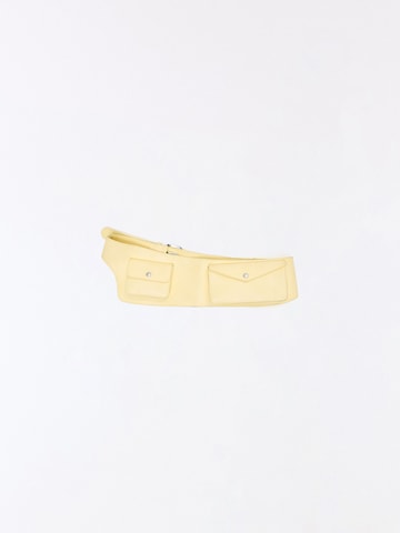 Cintura di Bershka in giallo: frontale