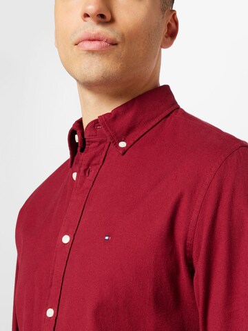 TOMMY HILFIGER - Regular Fit Camisa 'Flex' em vermelho