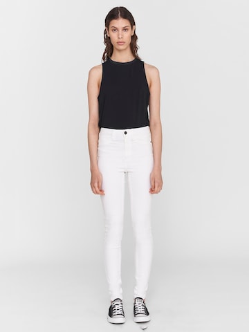 Noisy may Skinny Jeans 'Callie' in White