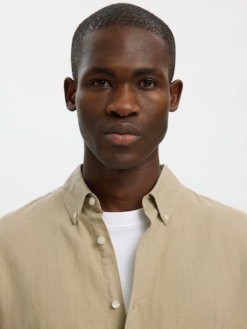 SELECTED Regular fit Button Up Shirt 'SLHCLAY' in Beige