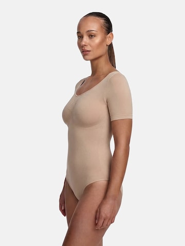 cfab (formerly creamy fabrics) - Body moldeador 'T-Shirt Bodysuit Sculpting Shapewear mit String' en beige