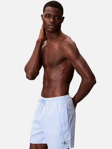 Shorts de bain 'CALVIN KLEIN MEDIUM DRAWSTRING Costumi da bagno' Calvin Klein en bleu