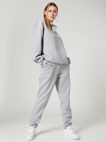 VIERVIER Tapered Sweatpants 'Lenja' in Grau