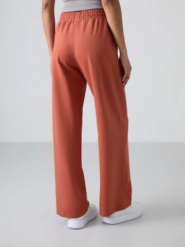 Tommy Life Wide leg Workout Pants in Red