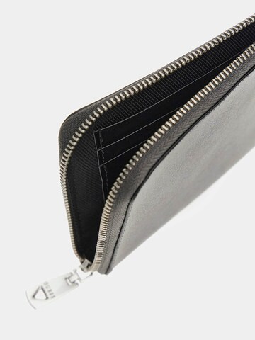 GUESS Wallet 'Madrid' in Black