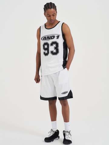 AND1 Regular Shorts in Weiß