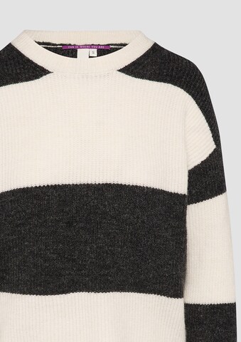 Pull-over QS en gris