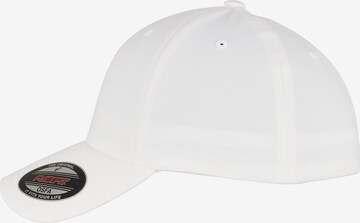 Casquette 'Alpha' Flexfit en blanc