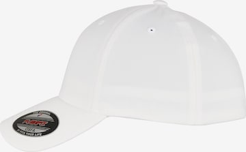 Casquette 'Alpha' Flexfit en blanc