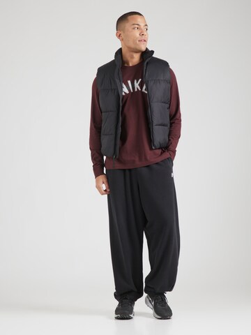 Tricou funcțional de la NIKE pe roșu