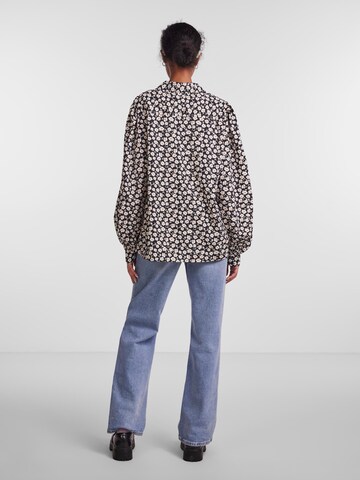 PIECES - Blusa 'Sabine' en negro